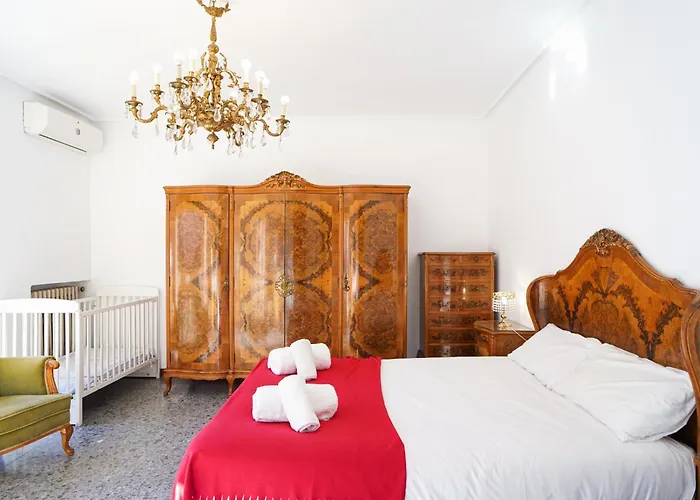 Bed Bcn Hills House بيت للعطل برشلونة