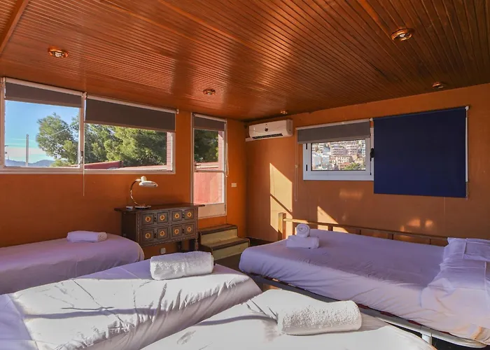 Bed Bcn Hills House بيت للعطل