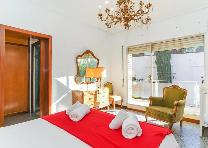 Bed Bcn Hills House بيت للعطل برشلونة