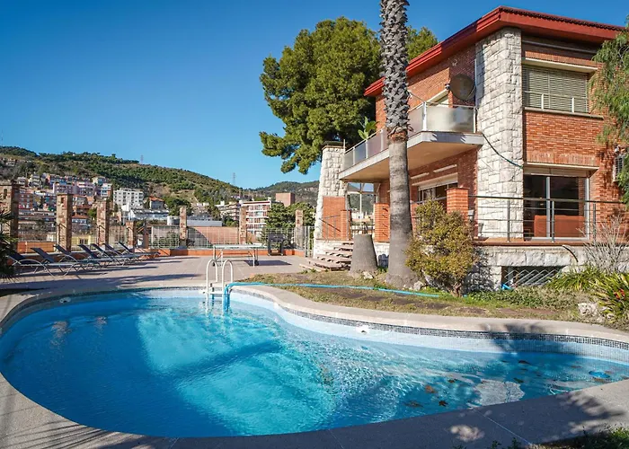 Bed Bcn Hills House بيت للعطل برشلونة